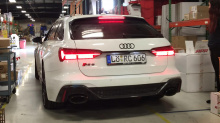 В стандартной комплектации новый Audi RS6 Avant - это универсал V8. Но, несмотря на свою мощность, немецкие тюнеры не теряли времени, поднимая высокоэффективный универсал на новый уровень. Недавно Wheelsandmore увеличил мощность RS6 Avant до потрясаю