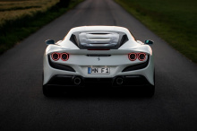 Максимальная скорость увеличивается до более чем 340 км/ч. В дополнение, новая выхлопная система из нержавеющей стали улучшает звук с помощью насадок из карбона или нержавеющей стали.