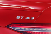 Если вы жаждете 4-дверный Mercedes-AMG GT, самый дешевый способ получить его - модель GT53 за 99 950 долларов. Приводимы в действие 3,0-литровым мягким гибридным рядным шестицилиндровым двигателем, производящим 429 лошадиных сил, GT53 был замечательн