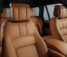 С 1970 года Range Rover продолжал развиваться, устанавливая ориентиры для каждого поколения. Это был первый внедорожник с постоянной системой 4WD, в 1989 году он стал первым 4×4 с антиблокировочной тормозной системой ABS, а в 1992 году - первым 4×4 с