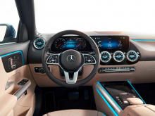 Mercedes, наконец, объявил о спецификациях и ценах на 2021 GLA 250 и GLA 250 4MATIC, которые начнутся от 36230 долларов и 38 230 долларов соответственно, плюс 1050 долларов за пункт назначения и стоимость доставки. Это делает GLA немного дороже, чем 