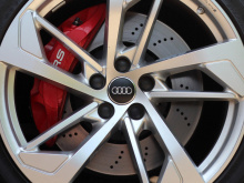 2021 Audi Q5 только что получил обновление, но на данный момент, вариант RS не был анонсирован. Но это не значит, что Audi не рассматривает его. Выступая на австралийском Motoring во время виртуальной демонстрации фейслифтинга Q5, представитель Audi 