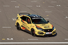 Type R Limited Edition впервые был представлен в Милане на JAS Motorsport, который является сотрудником Honda по автоспорту. Эта экстремальная версия Type R будет окрашена в сногсшибательный цвет Sunlight Yellow, и на нем установлены 20-дюймовые кова