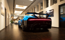 Группа Dörr управляет нынешним мюнхенским выставочным залом Bugatti, расположенным на Фрауэнштрассе. Позже в этом году дилерский центр переедет в новый центр Motorworld, расположенный за пределами города в Кифернгартене.