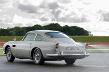 Прошло 55 лет с тех пор, как последний Aston Martin DB5 сошел с производственной линии Newport Pagnell. Во время первоначального серийного производства между 1963 и 1965 годами было выпущено менее 900 седанов Aston Martin DB5.