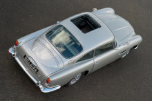 Прошло 55 лет с тех пор, как последний Aston Martin DB5 сошел с производственной линии Newport Pagnell. Во время первоначального серийного производства между 1963 и 1965 годами было выпущено менее 900 седанов Aston Martin DB5.