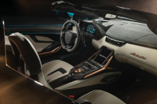 Как и в купе, суперконденсатор установлен на коробке передач. Это эволюция стартерного двигателя Aventador, но позволяет Sian сохранять в три раза больше энергии, чем обычная литий-ионная батарея.