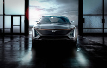 В интервью с GM Authority, руководитель глобальной стратегии бренда Cadillac Фил Дауч, сказал, что Lyriq станет первым из нового поколения автомобилей Cadilac, которые заканчиваются на «iq», заменив нынешние названия «CT #» и «XT #», использующихся д