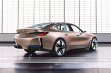 BMW не единственная компания, которая ищет альтернативные решения для рулевого управления. Ferrari подал патент на установленный на сиденье джойстик, в то время как потрясающая новая концепция Hyundai EV от Prophecy также хочет удалить руль в пользу 
