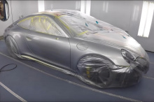 Итак, когда сильно поврежденный Porsche 911 R выставили на продажу на сайте аукциона аварийных автомобилей Copart, калифорнийская ремонтная мастерская откликнулась на это сообщение.