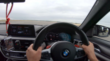 BMW M5 имеет репутацию одного из самых быстрых седанов на рынке, и последняя модель F90 не является исключением. Мощность обеспечивается 4,4-литровым двигателем V8 с двойным турбонаддувом, развивающим до 617 лошадиных сил и 750 Нм крутящего момента, 