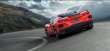 Для 2020 Indy 500 купе 2020 Chevrolet Corvette Stingray будет служить официальным пейс-каром, который должен помочь Chevy продвигать спортивный автомобиль со средним расположением двигателя среди широкой аудитории, когда гонка транслируется по телеви