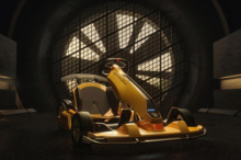 Стандартный карт Ninebot Kart с белой отделкой превращается в жалящего шмеля благодаря желтой окраске в стиле Ламбо, которая превращает этот маленький карт в серьезное гоночное оружие.