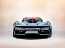McLaren Speedtail теперь можно заряжать по беспроводной сети