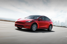 Маск, известный своими смелыми заявлениями, говорит, что эта новая технология позволит водителям Tesla вызывать свои машины.