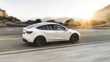 Tesla действительно раздвигает границы автомобильных технологий: такие автомобили, как Tesla Model S, готовятся к полностью автономному вождению. Но капитан Илон Маск всегда стремится к дальнейшему развитию и начинает пересекать границы между человеч