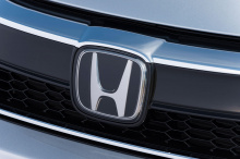 Что-то вроде Honda Sports EV было бы здорово, но он сильно отличается от этой машины. При этом четкие линии, гладкие фары и разумное использование светодиодной подсветки на носу и значка Honda делают его действительно стильным. Honda заявляет, что эт