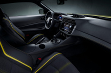 Салон Nissan Z Proto получает 12,3-дюймовый цифровой дисплей, три аналоговых шкалы, установленные на приборной панели, и глубокое рулевое колесо.