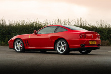 Ferrari отказалась от производства механических коробок передач много лет назад. Комбо с двигателем V12 с ручным управлением не было со времен 599 GTB Fiorano, из которых было сделано всего 30 экземпляров. Тем, кому нужен гранд-турер Ferrari V12 с пе