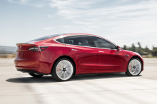 Еще в 2018 году генеральный директор Tesla заявил, что такая модель появится в продаже в течение трех лет. На данный момент Маск не назвал новую дату запуска, хотя это определенно не произойдет в 2021 году. Важно понимать, что эта новая и более дешев