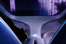 Концепция Mercedes Vision AVTR поразила нас, когда была представлена в начале этого года. Она выглядит инопланетно, и это уместно, поскольку она была вдохновлена фильмом «Аватар», действие которого происходит на вымышленной экзопланетной луне, извест