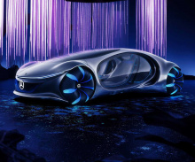 «Мы хотели создать автомобиль, который не является чуждым окружающей среде, который является почти частью экосистемы окружающей среды», - пояснил Горден Вагенер, главный дизайнер Daimler.