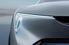 Buick говорит, что язык дизайна «потенциальной энергии» Electra повлияет на серийный кроссовер, хотя он, скорее всего, будет выглядеть не таким ярким по сравнению с этой концепцией. Внутри убирающееся рулевое колесо и подвесные сиденья тоже вряд ли б