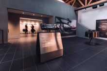 Lucid Motors только что объявил об открытии своей студии и сервисного центра в Беверли-Хиллз, и, что неудивительно, линейка Lucid Air уже доступна. Как и у Tesla, у Lucid есть бизнес-модель «напрямую к потребителю», что означает отсутствие франчайзин