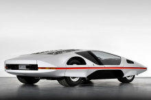 В ознаменование 90-летия основания кузовостроительной и дизайнерской фирмы Pininfarina выпустила новую марку с изображением Modulo. Она является частью тематической серии «Превосходство производственной и экономической системы».