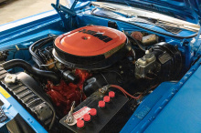 Оригинальный Dodge Challenger был подарком Chrysler любителям автомобилей-пони, с острым, точеным внешним видом, с кузовом на выбор – купе или кабриолет, а также с ассортиментом силовых агрегатов, включая ряд различных двигателей V8. Тем не менее, ко