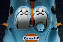 В июле этого года McLaren возобновил партнерство с Gulf Racing. Обнаружить спортивный автомобиль в ливрее Gulf Racing несложно, так как комбинация оранжевого и синего безошибочно узнаваема, поскольку ее использовали на таких McLaren, как F1 GTR, Ford