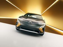 Лука Де Мео, генеральный директор Groupe Renault, сказал: «Благодаря нашей совершенно новой платформе Alliance CMF-EV мы нарушили правила размера, использования, дизайна и энергоэффективности, чтобы представить шоу-кар Mégane eVision. Мы полностью ис