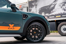 Представляем 2021 Mini Countryman на базе X-raid, новую специальную модель с серьезными обновлениями. Mini тесно сотрудничал с X-raid, чтобы применить свой опыт победы в Дакаре, в серийном автомобиле, который клиенты могут фактически приобрести в дил