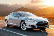 Вроде. Electrek узнал, что Tesla недавно обновила информационно-развлекательную систему с новым обновлением, которое будет предложено в ближайшее время. «Мы начнем планировать обновления радио позже, в четвертом квартале 2020 года», - объявил автопро