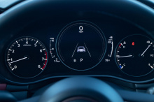Mazda3 2.5 Turbo не обязательно ориентирована на характеристики на треке, но с полным приводом, турбонаддувом и шестиступенчатой автоматической коробкой передач она явно настроена на скорость.