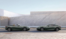 В 2021 году исполняется 60 лет со дня выпуска одного из самых изысканных когда-либо созданных спортивных автомобилей - Jaguar E-Type. Чтобы отметить это событие, Jaguar Classic строит шесть пар отреставрированных автомобилей, образующих коллекцию E-T