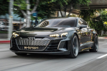 В беседе с Car and Driver Лихте подтвердил, что концептуальная версия, которую мы видели два года назад на автосалоне в Лос-Анджелесе (и изображенная здесь), на 99 процентов является окончательной версией. На это есть причина: Audi решил показать сер