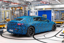 «Этот захватывающий, непревзойденный опыт Mercedes-EQ выходит далеко за рамки самого продукта. С помощью Green Charging мы активно способствуем сокращению выбросов CO2 и тем самым прокладываем путь к мобильности будущего с нейтральным выбросом CO2 с 