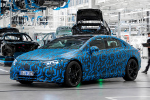 «Этот захватывающий, непревзойденный опыт Mercedes-EQ выходит далеко за рамки самого продукта. С помощью Green Charging мы активно способствуем сокращению выбросов CO2 и тем самым прокладываем путь к мобильности будущего с нейтральным выбросом CO2 с 