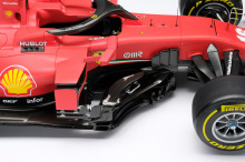 Чтобы сделать реплику автомобиля F1 как можно более точной, Amalgam Collection в сотрудничестве со Scuderia Ferrari разработал уникальную матовую окраску и использовал оригинальный дизайн автомобиля в САПР. Первый прототип модели даже был одобрен инж