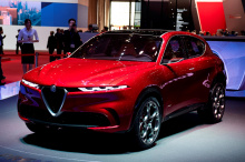 Прошло почти два года с тех пор, как Alfa Romeo Tonale дебютировал в концептуальной форме на Женевском автосалоне 2019 года. Нам тогда сказали, что это был строго концептуальный автомобиль, но на самом деле итальянскому бренду отчаянно нужна серийная