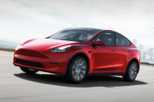 После вчерашнего объявления о трехрядной Model Y и ее новой базовой цене в 3,1 млн рублей Tesla выпустила несколько изображений нового третьего ряда, и, как и ожидалось, он весьма маленький. Даже очень маленький. Убедитесь сами в изображениях ниже.
