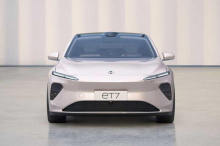 Каждый ET7 будет способен автоматически парковаться на станциях, а Nio планирует запустить их к концу этого года. Предварительные заказы сейчас выполняются в Китае по цене около 57 000 рублей.
