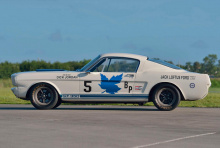 Серийный номер 5R106 имеет блестящую гоночную историю. Его первый владелец, ветеран Corvette и выпускник Школы высокопроизводительного вождения Кэрролла Шелби в Риверсайде, штат Калифорния, 4 сентября 1965 года участвовал в гонке GT350R в производств