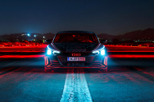 Однако, помимо безупречной производительности, Audi серьезно относится к части GT в своем имени. «Первоначально этот термин обозначал спортивные автомобили, которые подходили для гонок на длинные дистанции», - говорит Лихте. «Таким образом, модели GT