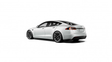 Все комплектации Model S получают обновленные силовые агрегаты, аккумуляторные блоки, аккумуляторные модули и приводы. Новая базовая модель S Long Range с двумя двигателями будет доступна в марте с запасом хода 660 км (на 16 км больше, чем у Long Ran