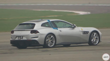 На следующем видео GTC4 Lusso выглядит идентично серийной модели, но при более внимательном рассмотрении выявляются некоторые тонкие изменения. Когда он медленно движется по трассе, вы можете ясно видеть, как датчик установлен на крыше. Он также едет