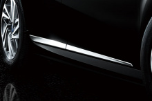 Кроме того, GR предлагает зловещую версию Black Edition, которая добавляет черные акценты на спойлер крышки багажника, диффузор, накладки на пороги и расширители бампера.