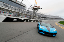 Эта новость появилась во время объявления о выпуске трех новых автомобилей Chevrolet, которые будут участвовать в трех гонках серии Nascar Touring в эти выходные на международной гоночной трассе Daytona International Speedway во Флориде.