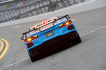Все три гоночных автомобиля имеют красный, белый и синий цвета, вдохновленные логотипом 2021 Daytona 500, с Rapid Blue в качестве базового покрытия. Поклонники Chevy могут отметить, что Rapid Blue в настоящее время доступен только на Corvette, а это 